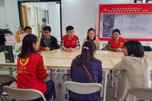 浓浓关爱暖人心，亚搏集团官网亚搏集团官网亚搏集团官网亚搏集团官网首页-亚搏(中国)
集团党支部慰问困难单亲家庭